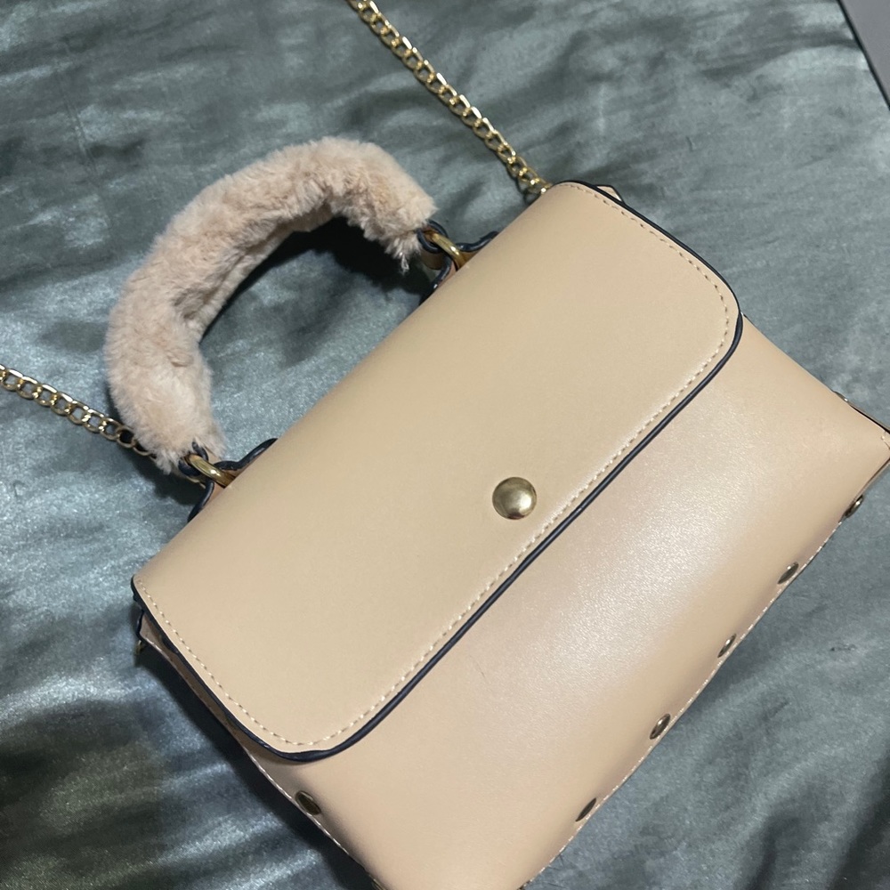 Beige Super Cute Chain Purse 😍👜